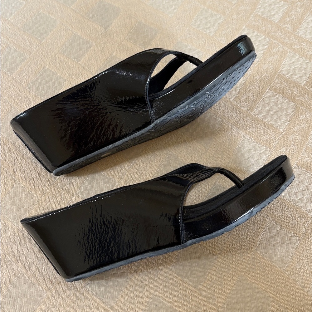 Donald J Pliner sandal. 7 1/2. Black patten Leather.  Worn twice. - Picture 3 of 8